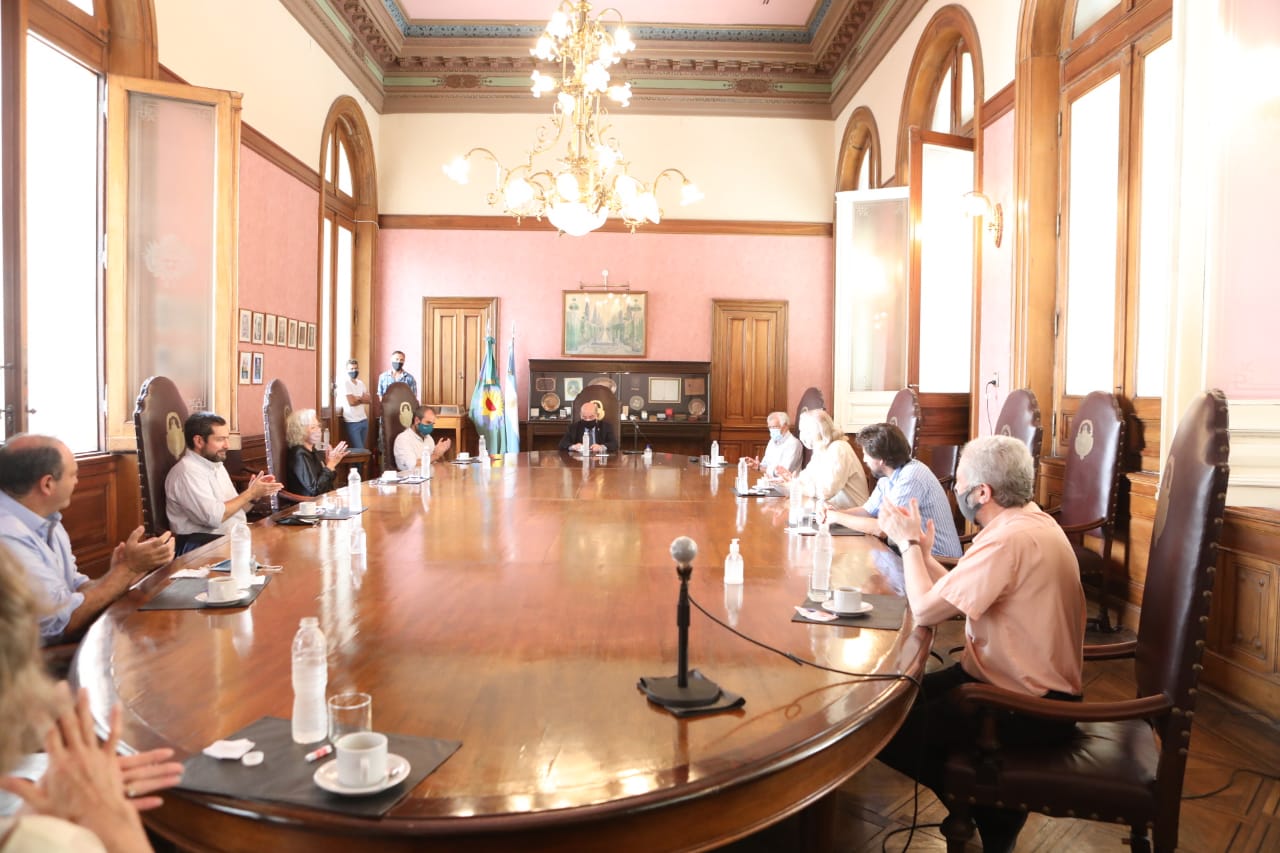 En este momento estás viendo Naón participó de la presentación de una posible vacuna contra COVID-19 desarrollada en la UNLP<p class = "resumen">La vacuna se basa en el empleo de proteínas virales para inducir la generación de anticuerpos. Será diseñada y producida en el país. </p>