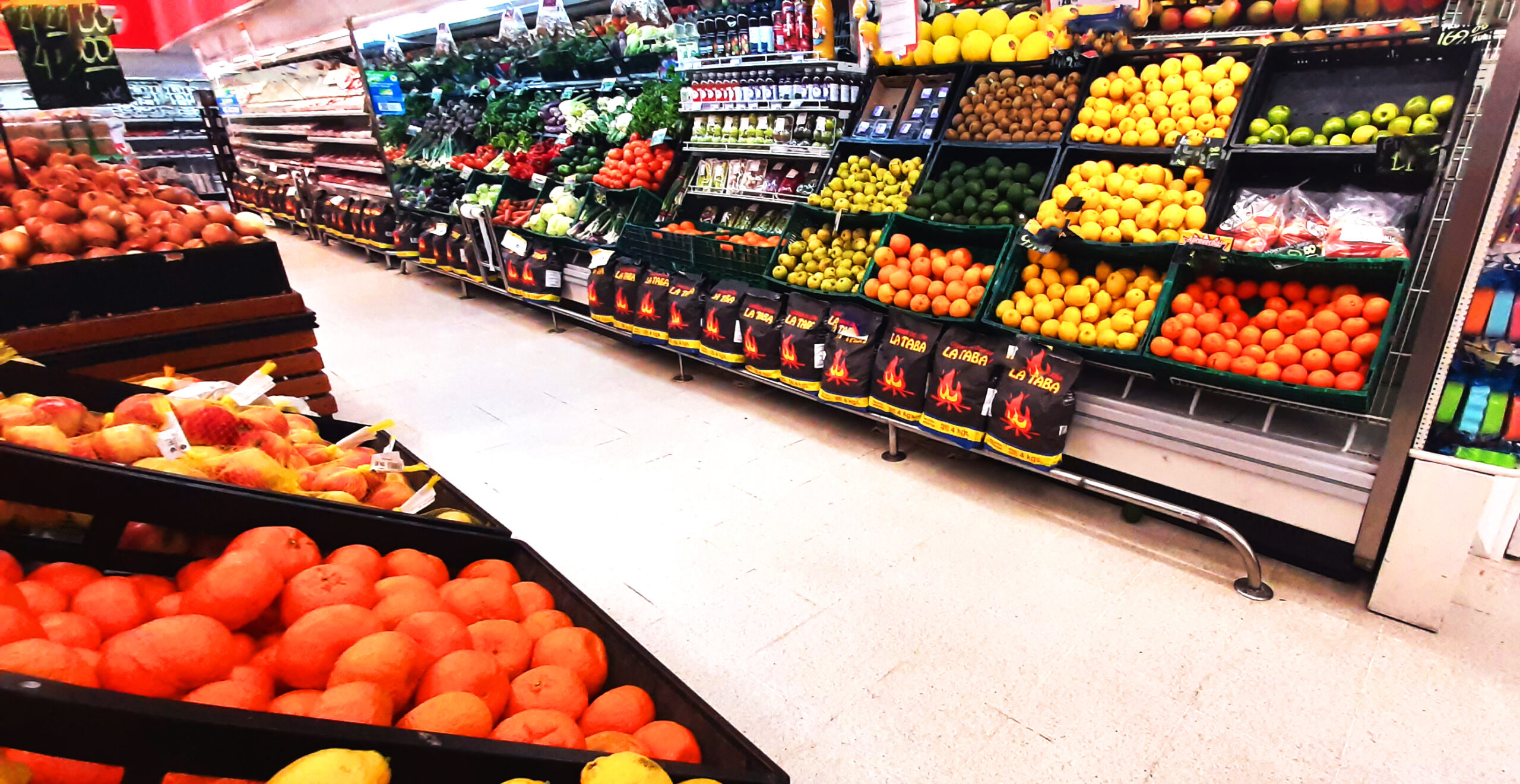 En este momento estás viendo Alimentación saludable: la importancia de conocer lo que se consume<p class = "resumen">Llevar a cabo una alimentación saludable es el primer paso para tener un sistema inmunológico fuerte. Y, aunque no impide que una persona se infecte ante la presencia de algún patógeno, responderá de manera adecuada. Pero además, resulta fundamental conocer qué productos son aptos para el consumo cotidiano y cuáles están desaconsejados por su composición. 
</p>