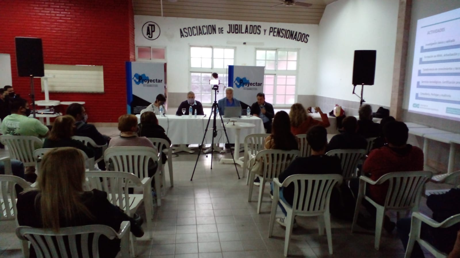 En este momento estás viendo Se presentó PROCER en el municipio de Chacabuco<p class = "resumen">El encuentro contó con la presencia de autoridades y empresarios locales
</p>