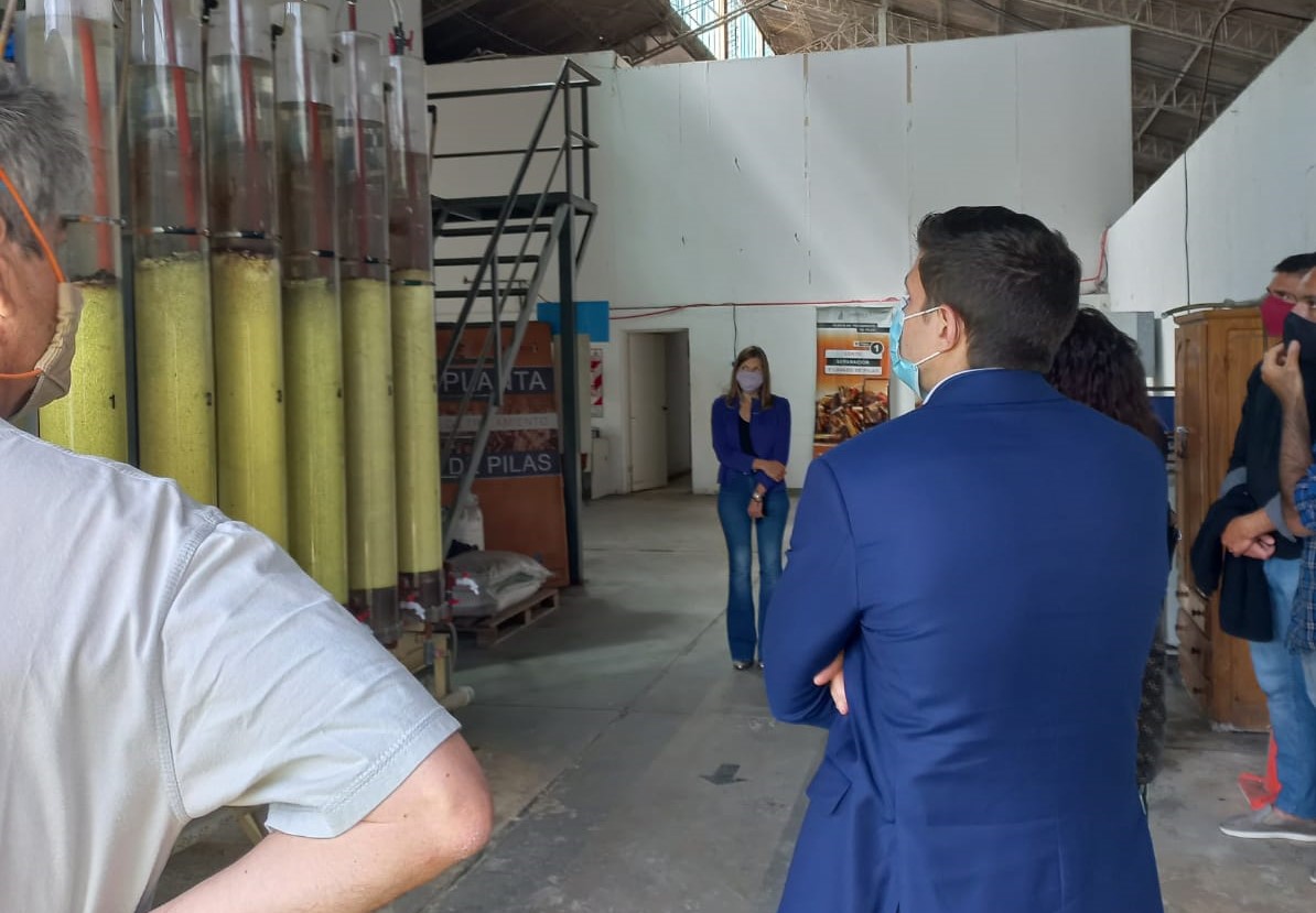 En este momento estás viendo Autoridades de la CIC recorrieron la planta recicladora de pilas con representantes de UPCN<p class = "resumen">La planta está ubicada en el Campus Tecnológico de la CIC</p>