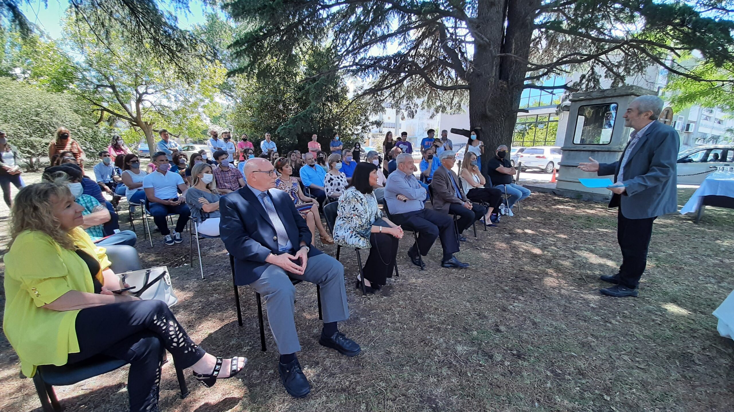 En este momento estás viendo Naón reconoció y homenajeó a personal científico con extensa trayectoria en la CIC<p class = "resumen">El acto contó con la presencia de autoridades del organismo, directora/es de centros de investigación, investigadores/as y familiares</p>