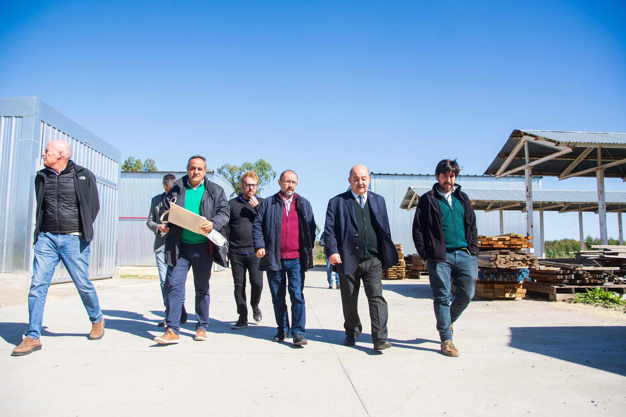 En este momento estás viendo Villar recorrió junto a Tauber las plantas productivas de la UNLP<p class = "resumen">El presidente de la Comisión de Investigaciones Científicas de la provincia de Buenos Aires, Alejandro Villar, recorrió la Planta de Alimentos Deshidratados y el Centro de la Madera junto al presidente de la Universidad Nacional de La Plata, Fernando Tauber.</p>