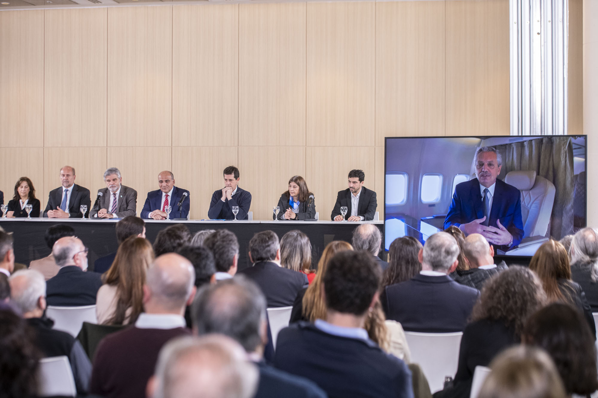 En este momento estás viendo Dos centros científicos bonaerenses recibirán equipamiento financiado por el plan federal Equipar Ciencia<p class = "resumen">Los nuevos equipos gestionados por nuestra institución permitirán que el CIDEPINT y el CGAMA sumen nuevos servicios. 
</p>