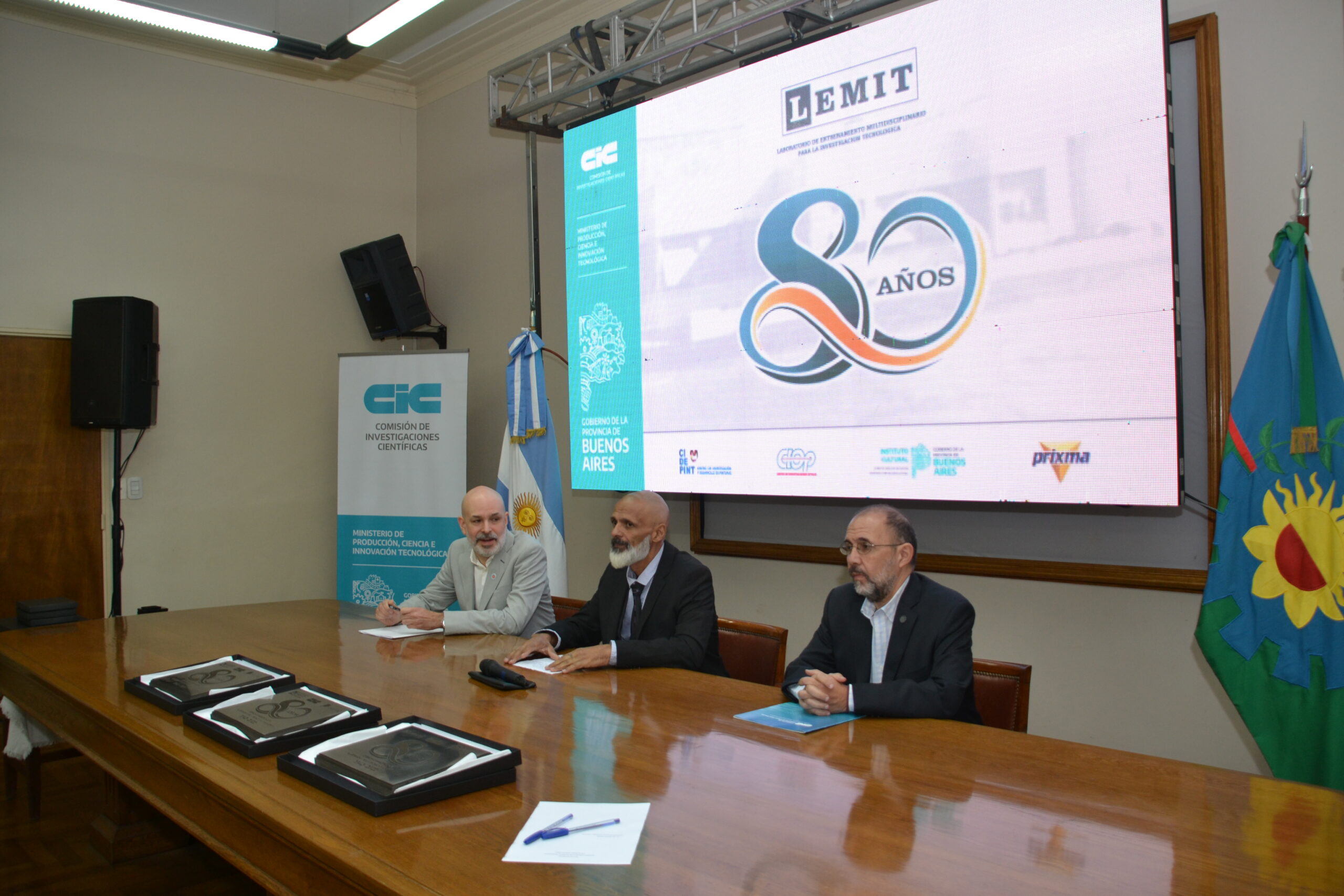 En este momento estás viendo El LEMIT celebró su 80° Aniversario<p class = "resumen">Con la presencia de autoridades de la CIC y de la Provincia, el laboratorio pionero en el análisis de materiales para la ingeniería civil realizó un acto en su histórica sede. Se trata de una de las instituciones científicas más antiguas del país.</p>