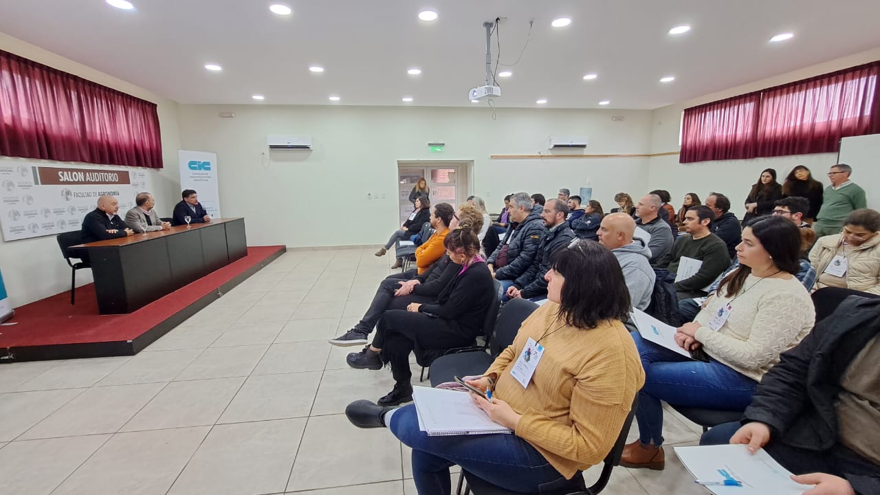 En este momento estás viendo Se realizó la 2da Jornada I + D sobre Micropropagación de Cultivos Estratégicos<p class = "resumen">En la Facultad de Agronomía de la UNICEN se reunieron referentes del entramado productivo y el sistema científico tecnológico.</p>