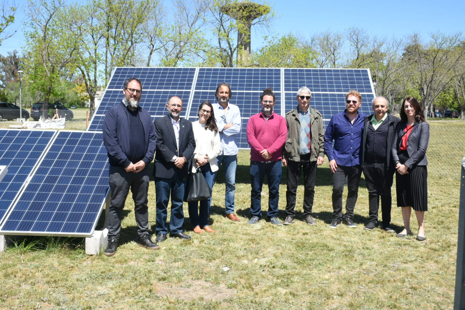 En este momento estás viendo La Provincia invierte más de $1.400 millones para la innovación en energías bonaerenses<p class = "resumen">Se firmó la adjudicación para proyectos de ciencia y tecnología impulsados por la CIC y el Foro Regional Eléctrico de la Provincia de Buenos Aires a través del PROINGED. Además, avanza la construcción del futuro Centro Bioclimático de Investigación y Desarrollo en Energía Renovable.</p>