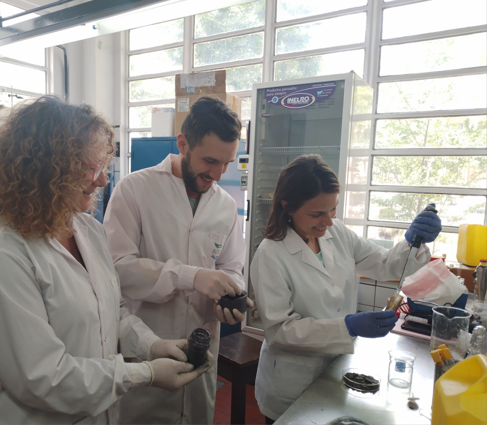 En este momento estás viendo Estudian el uso de residuos agrícolas para generar energía renovable<p class = "resumen">Un equipo de investigación de la Universidad Nacional de Mar del Plata indaga sobre la capacidad de producir biocarbón a partir de deshechos agrícolas previamente utilizados en el tratamiento de efluentes con hidrocarburos.</p>