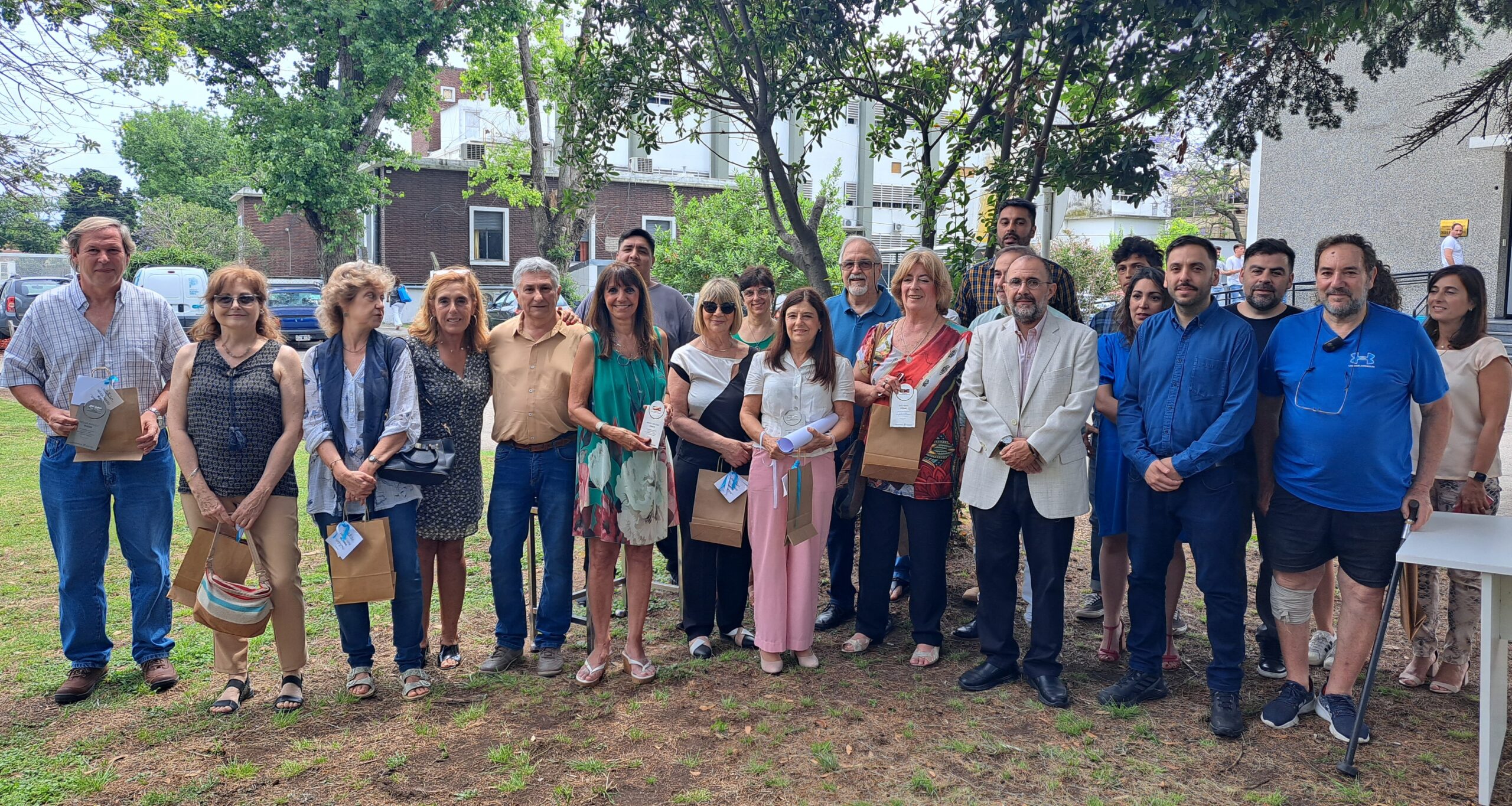 En este momento estás viendo La CIC entregó reconocimientos a investigadoras e investigadores<p class = "resumen">Se distinguió a personal científico, trabajadoras y trabajadores de la institución. También se le otorgó un diploma a dos personas designadas como investigadora e investigador emérito: Gabriel Bilmes y Marisa De Giusti.</p>