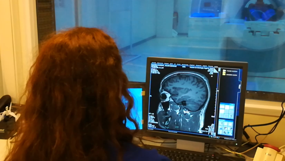 Lee más sobre el artículo Alcoholismo: ¿Qué le pasa a tu cerebro cuando escuchás descorchar una botella?