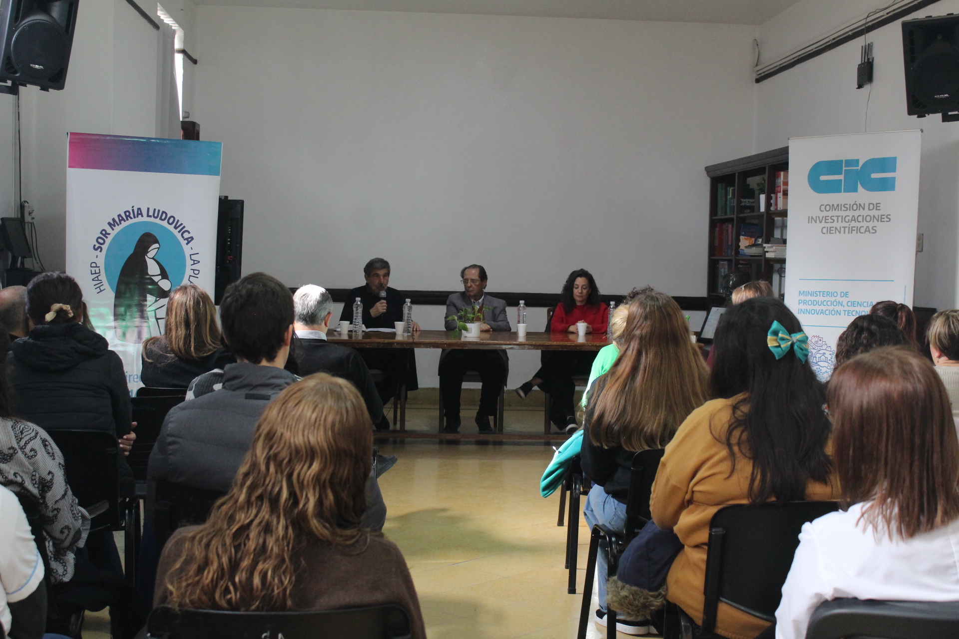 En este momento estás viendo La CIC y el Ministerio de Salud bonaerense impulsan la investigación científica en salud pública<p class = "resumen">Ambos organismos avanzan en la creación de la figura del investigador y la investigadora asociada en salud, destinada a profesionales comprendidos en el artículo 3 de la Ley 10.471 y en la Ley 10.430 que realicen actividades de investigación en salud pública provincial.</p>