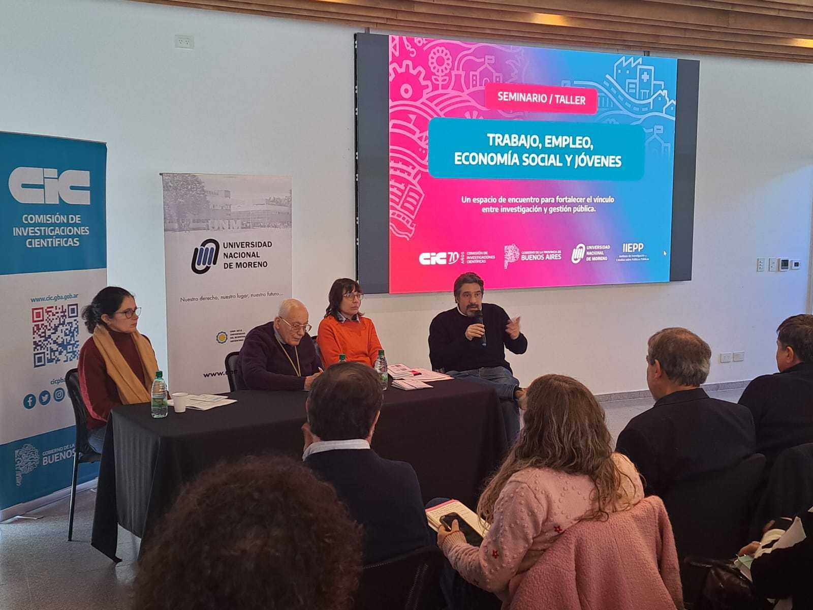 En este momento estás viendo Se realizará un nuevo seminario sobre políticas públicas e investigación<p class = "resumen">El encuentro se realizará el 24 de septiembre en la Universidad Nacional de Moreno y buscará vincular investigaciones universitarias con las prioridades de la gestión pública bonaerense. </p>