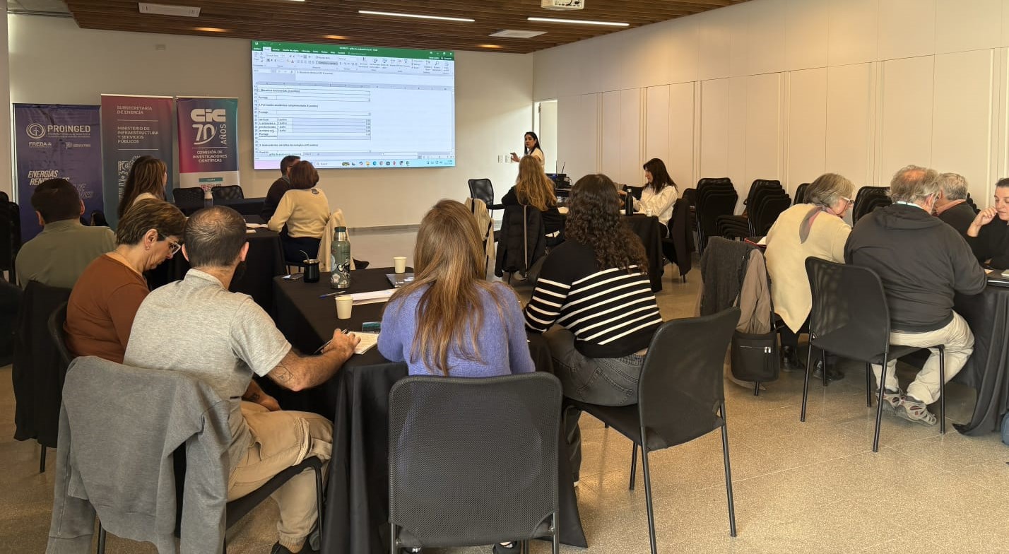 En este momento estás viendo Se realizó una jornada de trabajo con las comisiones asesoras para mejorar la evaluación científica<p class = "resumen">Se propusiero mejoras en los procesos de evaluación de investigadoras e investigadores que se postulan</p>
